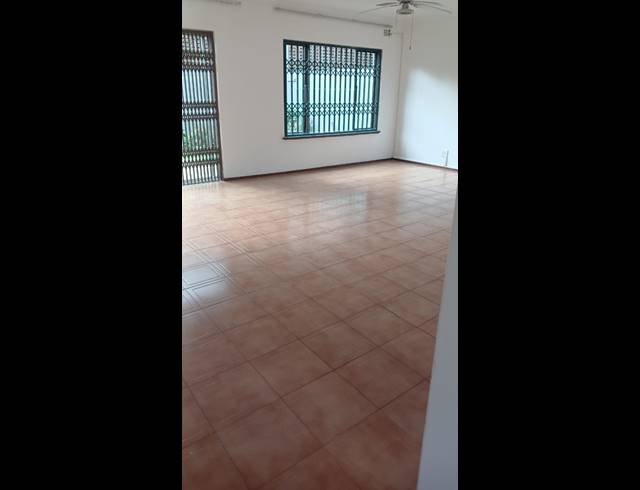 2 BEDROOM APARTMENT TO LET IN ESSENWOOD